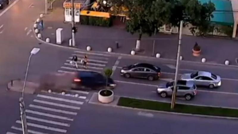 VIDEO | Accident la limita tragediei! Caramnol cu ȘASE mașini în București într-o intersecție