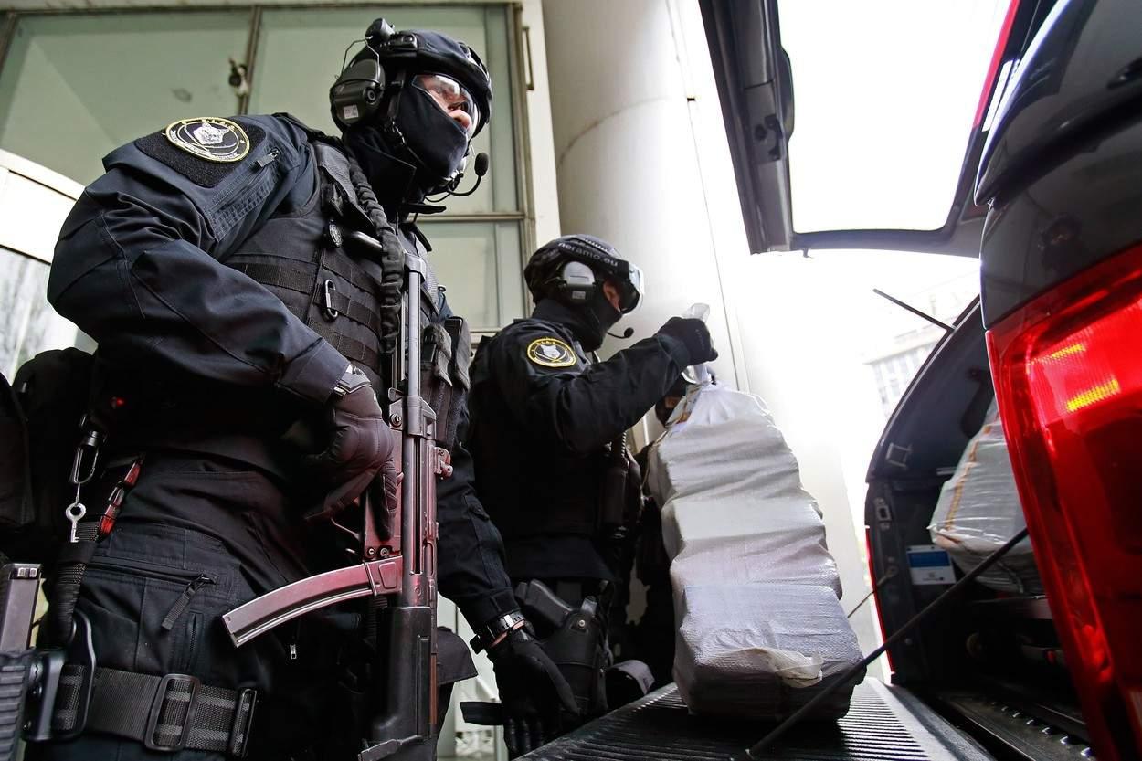 Cum au ajuns mai mulți minori să fie cercetați pentru amenințare teroristă! Apelurile lor au pus pe jar zeci de polițiști