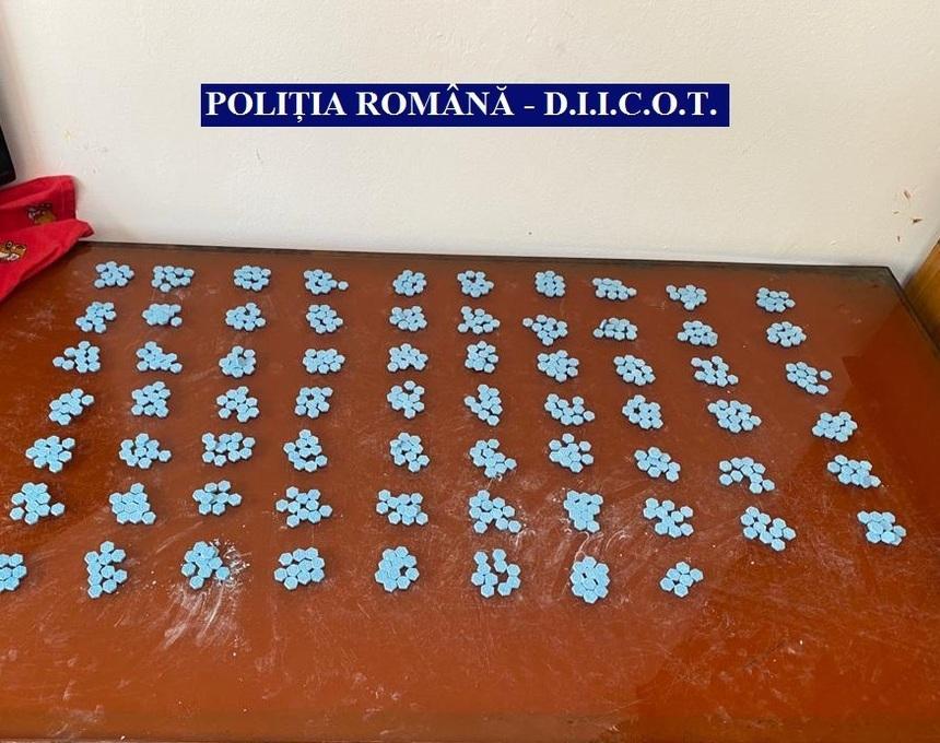 Călăraşi: Bărbat reţinut după ce asupra sa au fost găsite sute de pastile cu efect psihotrop