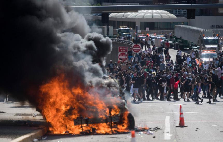 Primăria din Minneapolis vrea să desfiinţeze departamentul de Poliţie