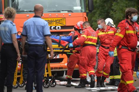 Accident grav! Doi bebeluși, accidentați de un tânăr de 25 de ani, în Prahova! Două mașini s-au ciocnit frontal! VIDEO