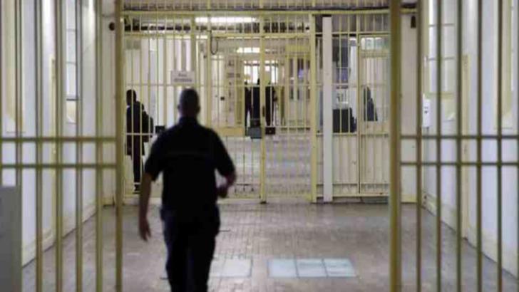 Angajat al unui penitenciar, depistat pozitiv pentru coronavirus. Bărbatul ar fi intrat &icirc;n contact direct cu 150 de persoane, colegi și deținuți