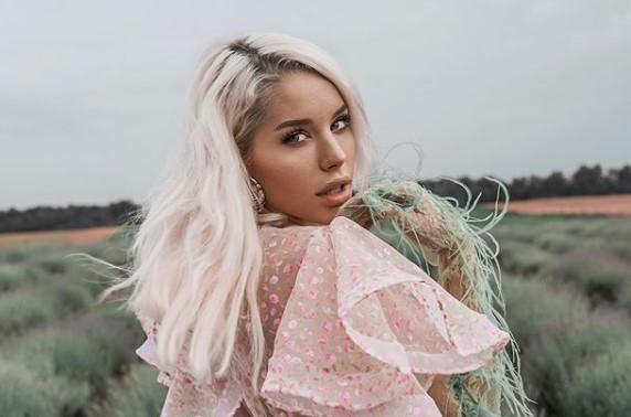 Carmen Grebenișan are PĂTRĂȚELE pe abdomen!!  Fosta concurenta de la "Asia Express" arată demențial &icirc;n costum de baie| FOTO