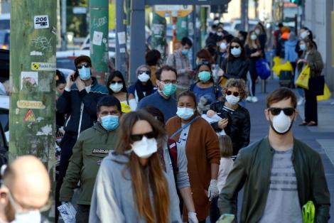 Pandemia de coronavirus se accelerează. Încă o țară extinde obligativitatea purtării măștii la mai multe locuri publice