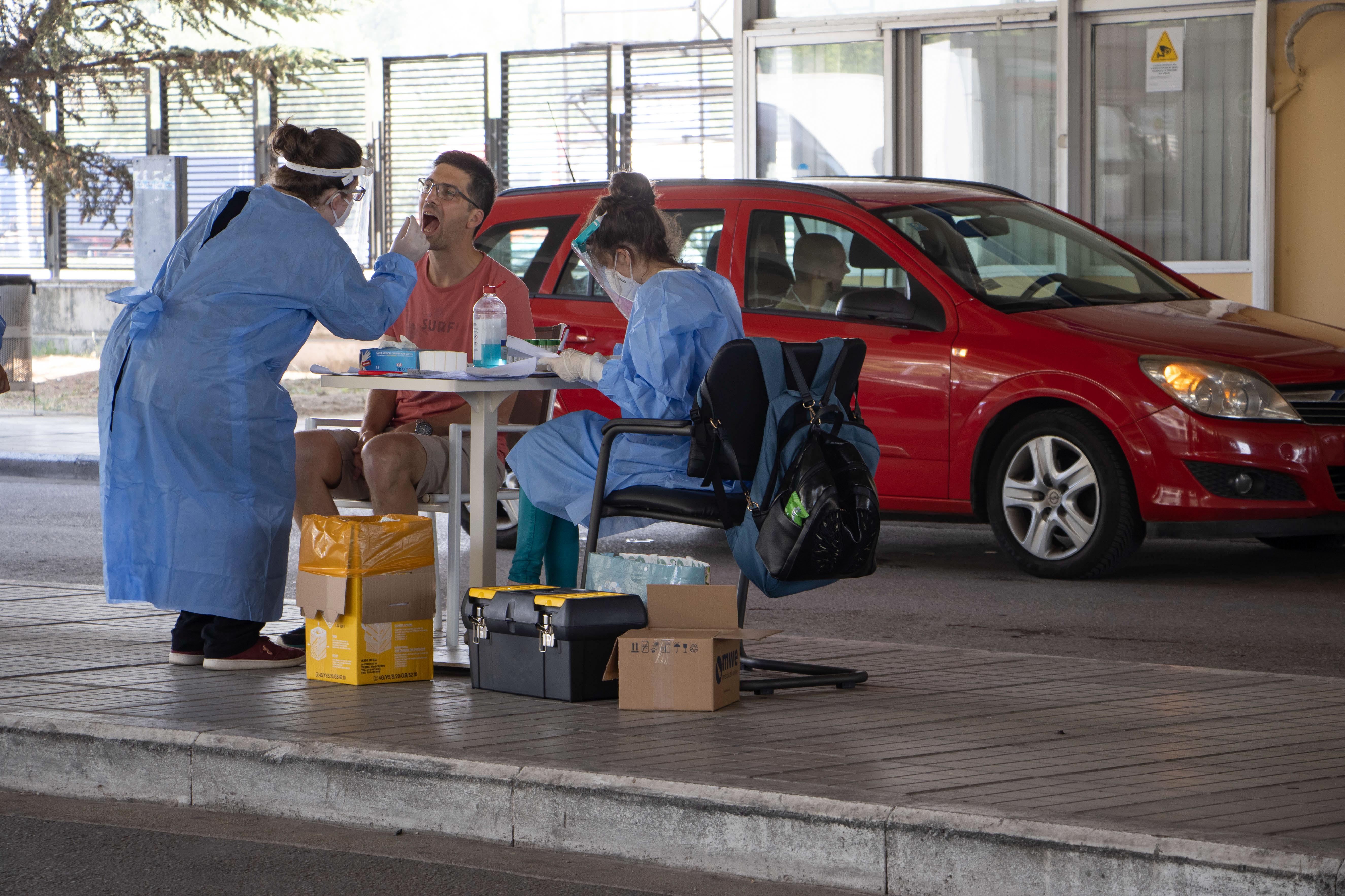 Se schimbă regulile de intrare &icirc;n Grecia! 29 de rom&acirc;ni și bulgari, depistați pozitiv, la vama Kulata. Ce au anunțat autoritățile elene