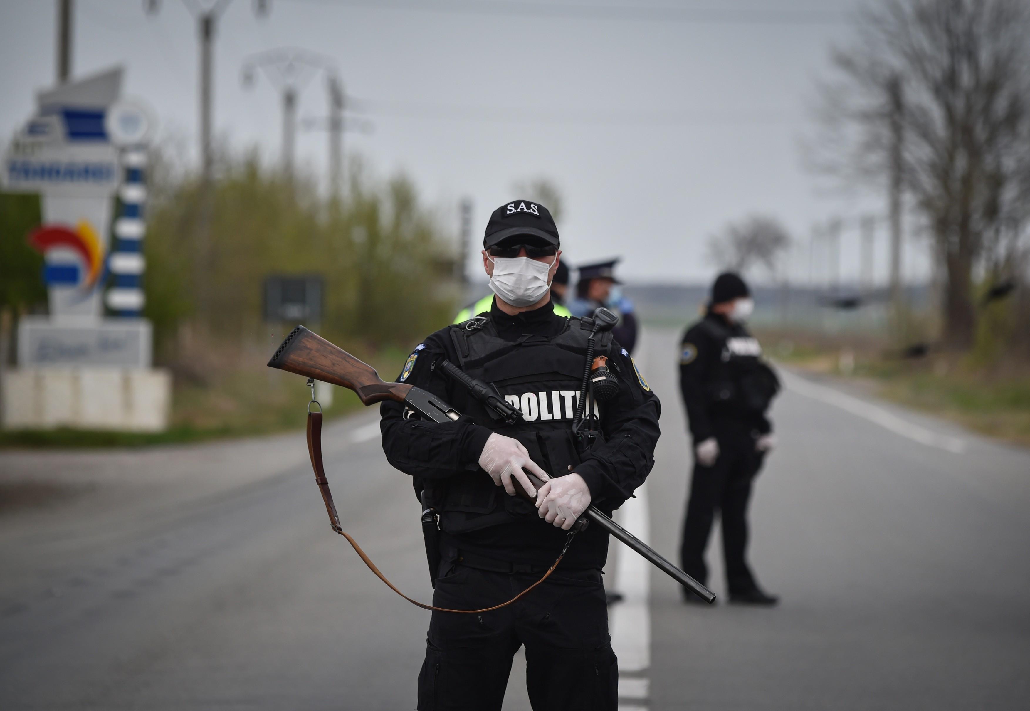 Intrarea &icirc;n stare de urgență nu va opri pandemia! Cauza răsp&acirc;ndirii virusului, &bdquo;scrisă &icirc;n ADN-ul rom&acirc;nilor&rdquo;