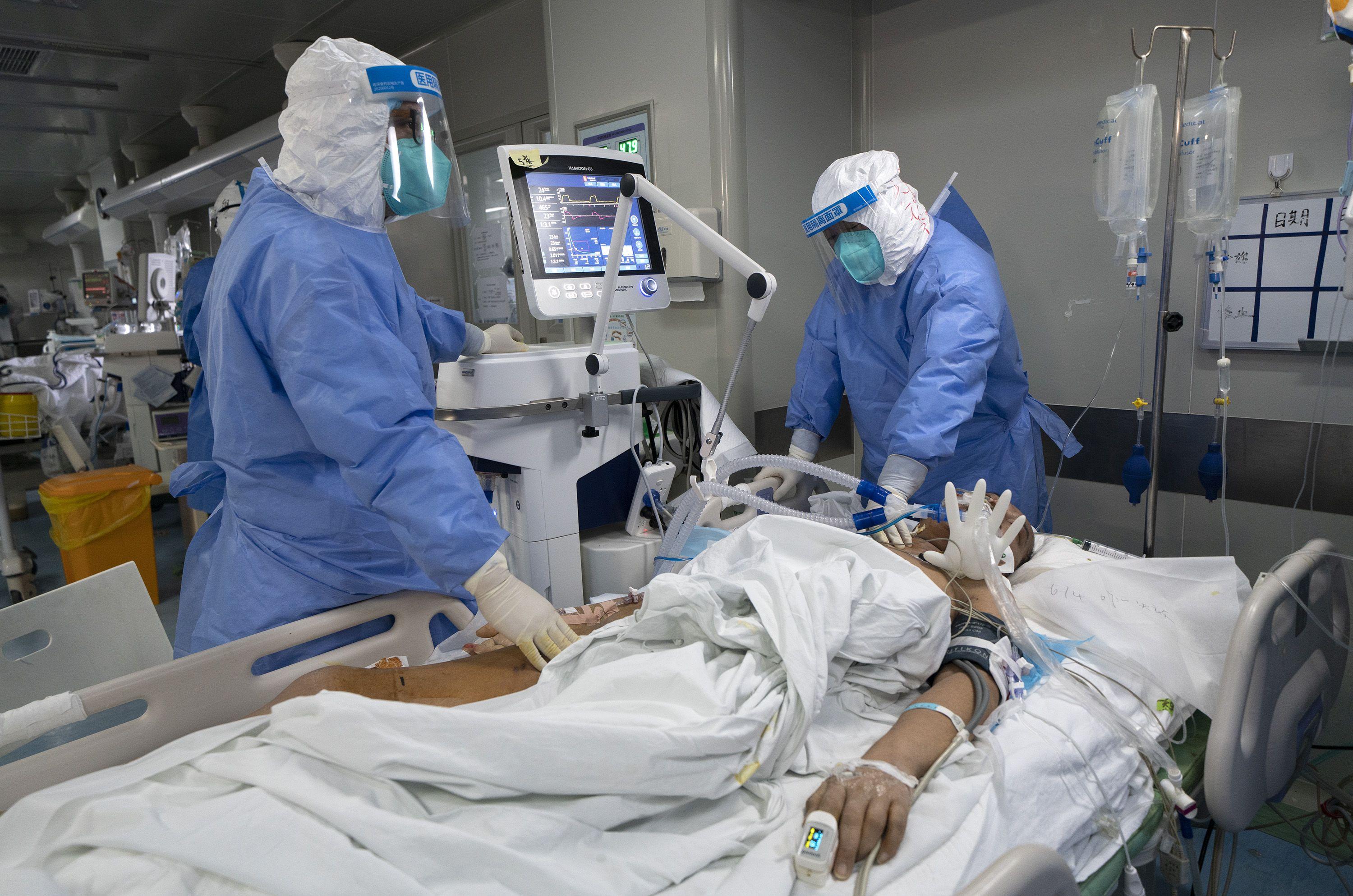 DSP D&acirc;mbovița: Persoanele infectate care s-au externat la cerere au generat ȘASE focare de familie