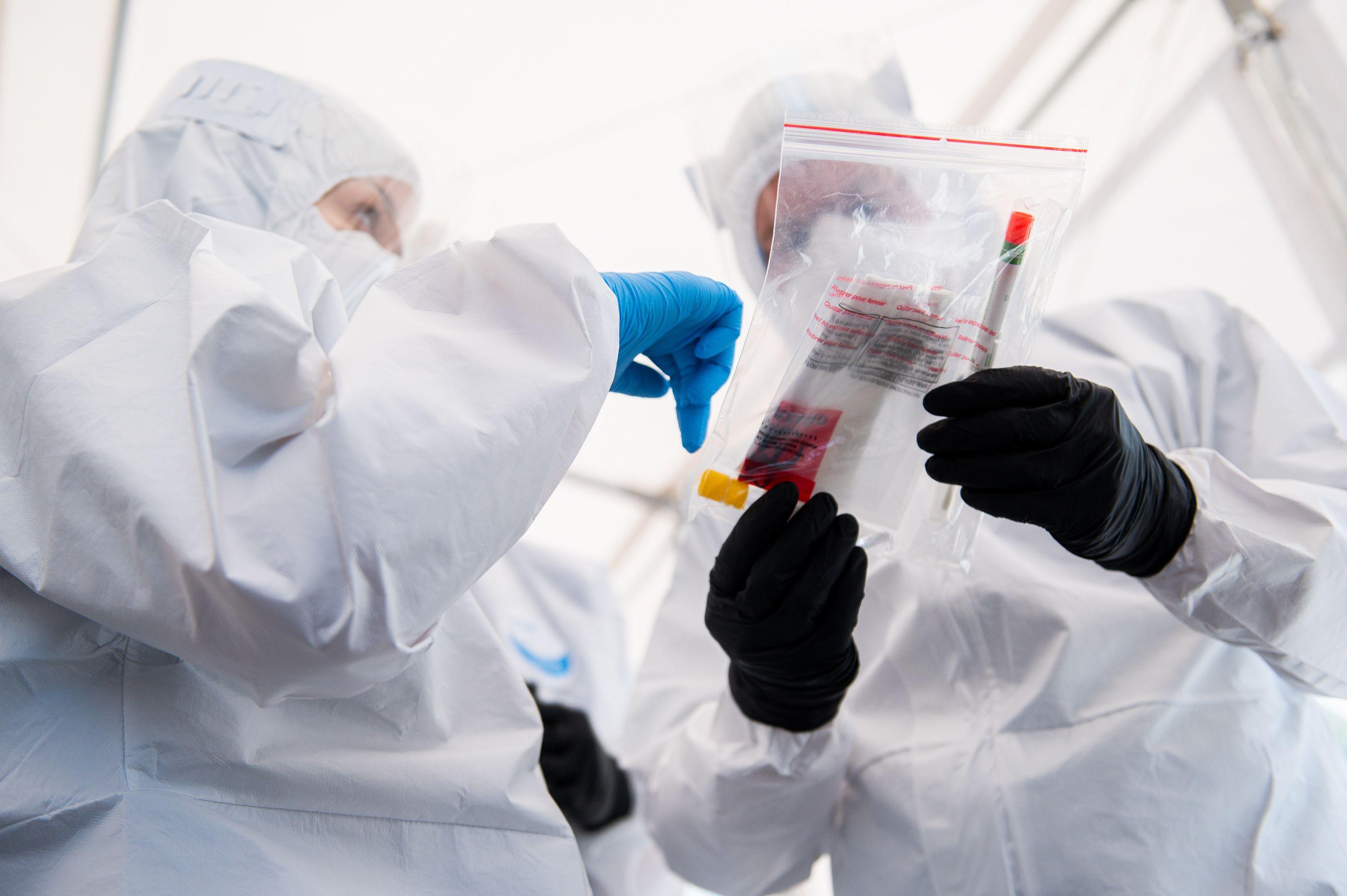 Coronavirus: Tipuri de testare Covid-19 și c&acirc;t te costă un test &icirc;n centrele autorizate MS