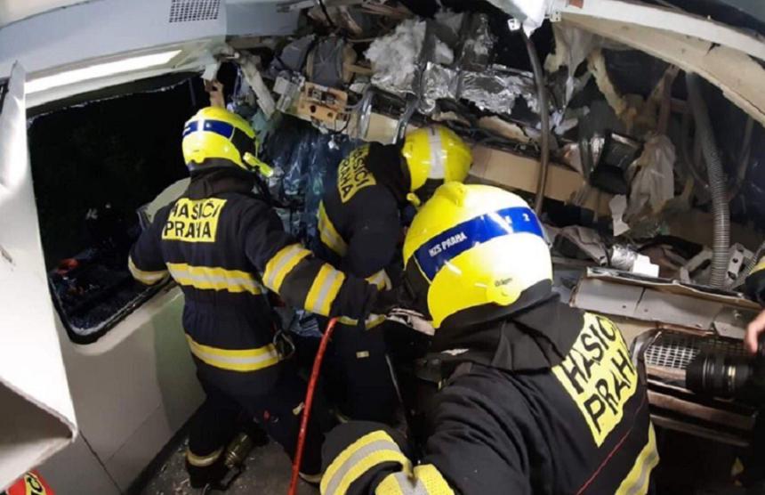 Zeci de răniţi &icirc;n Cehia, &icirc;ntr-o coliziune la Cesky Brod &icirc;ntre un tren de persoane şi un tren poştal staţionat