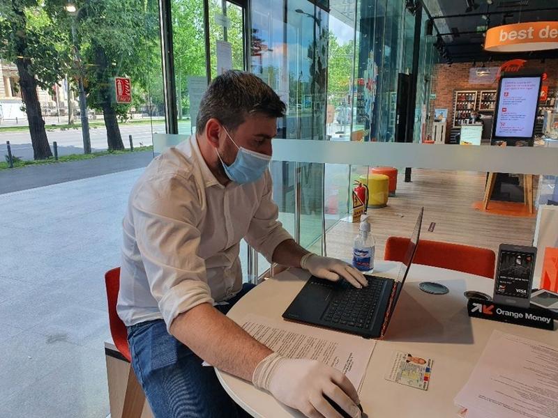 Coronavirusul, mai periculos dec&acirc;t se credea. Cum te poți infecta cu ușurință la serviciu&nbsp;