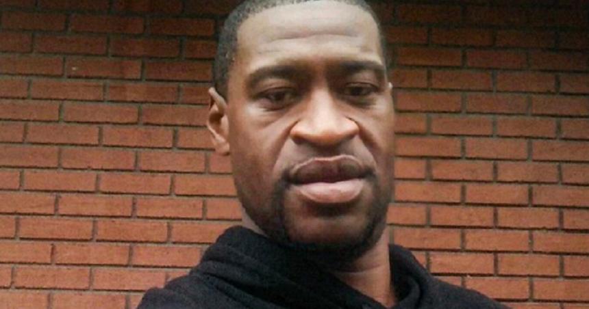 Un reprezentant al familiei lui George Floyd a dat &icirc;n judecată oraşul Minneapolis şi patru ofiţeri de poliţie, solicit&acirc;nd despăgubiri &icirc;n urma morţii acestuia &icirc;n custodia poliţiei