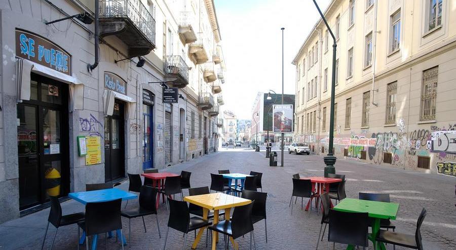 Prima țară care reintroduce restricții: magazine, mall-uri și saloane de coafură &icirc;nchise &icirc;n weekend și limitarea grupurilor de persoane