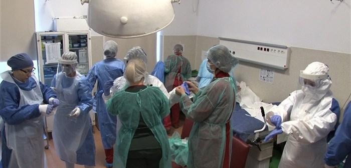 Focar după focar &icirc;n Rom&acirc;nia! 11 oameni depistați cu Covid, după ce au participat la un eveniment unde s-ar fi transmis virusul