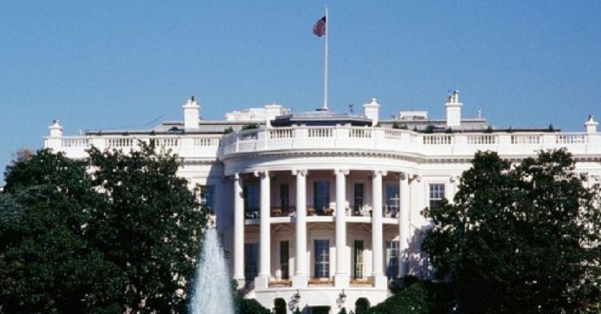 Portretele oficiale ale preşedinţilor Bill Clinton şi George W. Bush, mutate din holul de la intrarea în Casa Albă