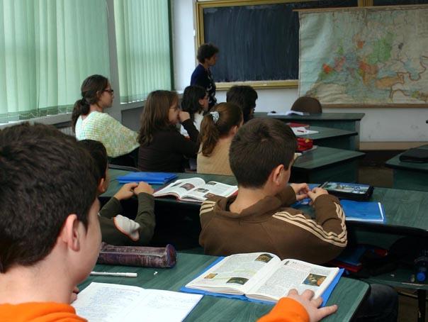 Redeschiderea școlilor, un pericol uriaș. Avertismentul lansat de cercetători: &rdquo;Copiii cu v&acirc;rste de peste 10 ani pot transmite coronavirusul la fel ca adulţii!&rdquo;