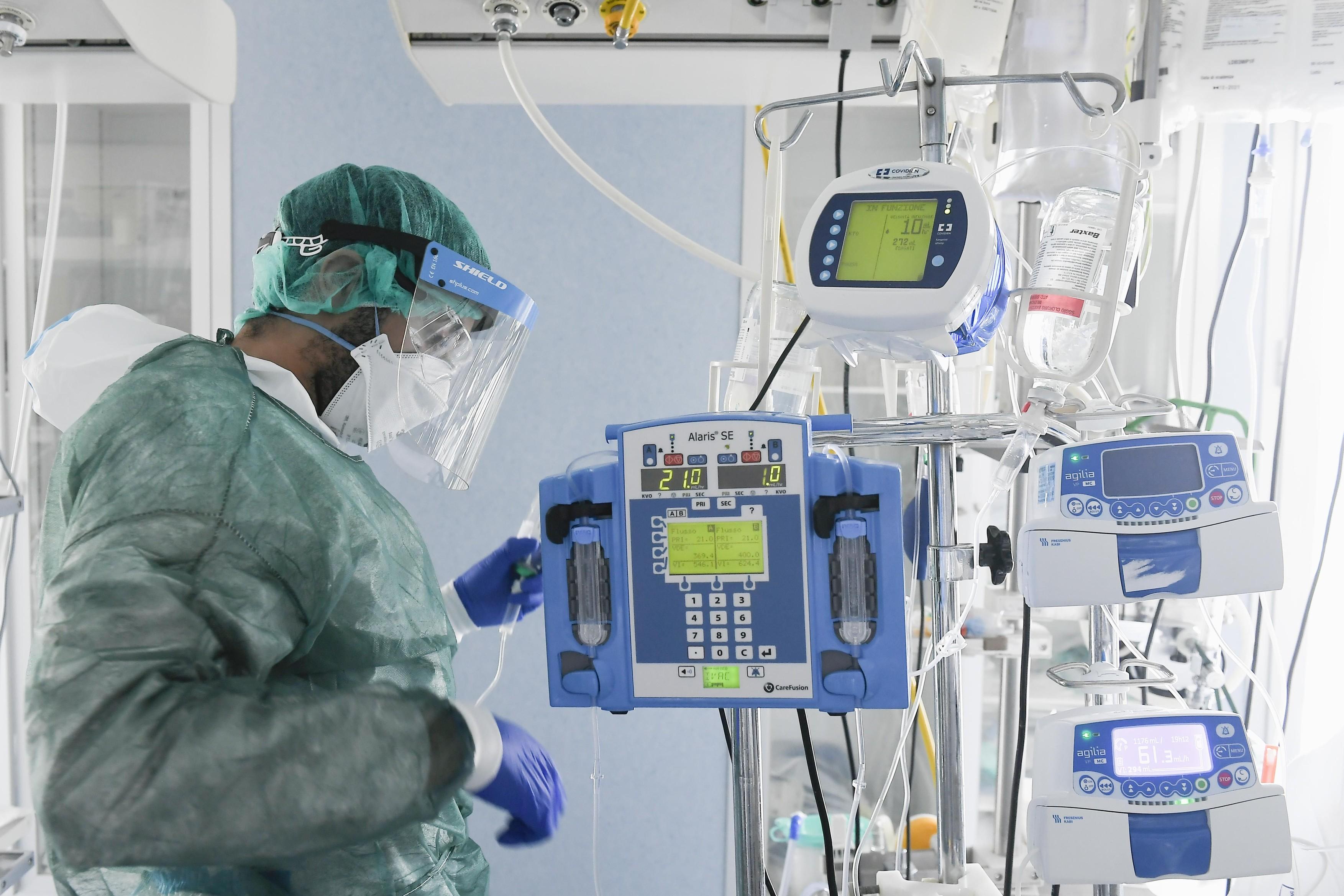 Medicii vorbesc despre o a doua tulpină de COVID-19. Rom&acirc;ncă reinfectată cu noul coronavirus, &icirc;n stare gravă: &bdquo;Anticorpii nu protejează&rdquo;