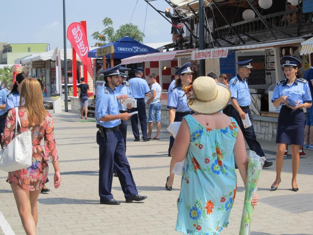 Măsuri drastice pe litoral, după &bdquo;hora pandemiei&rdquo; din stațiunea Mamaia. Sute de polițiști vor patrula &icirc;n zonele frecventate de turști