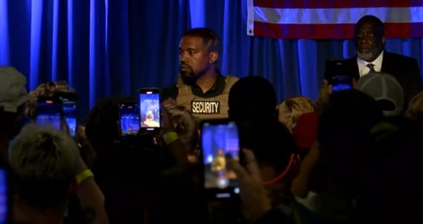 Kanye West, în lacrimi la primul miting din campania prezidenţială, a explicat de ce este împotriva avortului şi a controlului armelor de foc