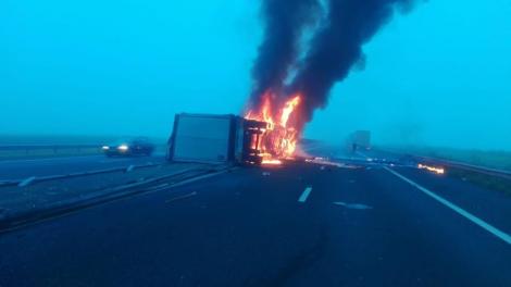 Accident pe Autostrada Arad-Nădlac! Trei TIR-uri, implicate! Unul a luat foc! FOTO