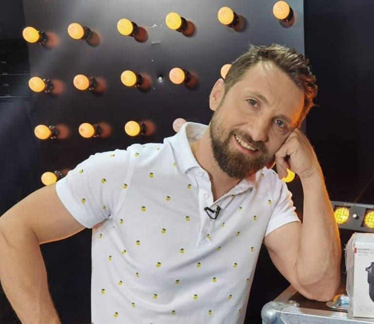 Cum și-a petrecut weekend-ul, Dani Oțil! Matinalul și-a făcut prieteni noi, apoi s-a relaxat admir&acirc;ndu-și iubita cum calcă rufe | Video