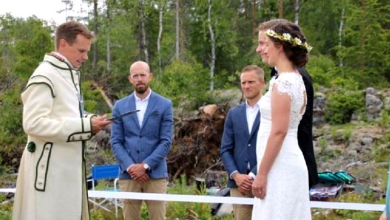 Nuntă spectaculoasă, la granița dintre două țări! Invitații au fost polițiștii de frontieră.Și-au spus "DA" între Norvegia și Suedia