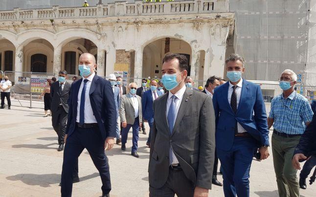 Orban, față &icirc;n față cu aglomeraţia de pe litoral. Ce măsuri ar putea lua Guvernul dacă numărul de cazuri continuă să crească