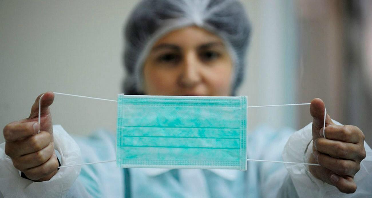 Rom&acirc;ni &icirc;mbolnăviți după purtarea măștii de protecție! Detaliul observat de medici