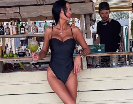 Interzis minorilor! Cum a apărut Daniela Crudu, pe plaja din Mamaia!! Reacția de milioane a unui turist