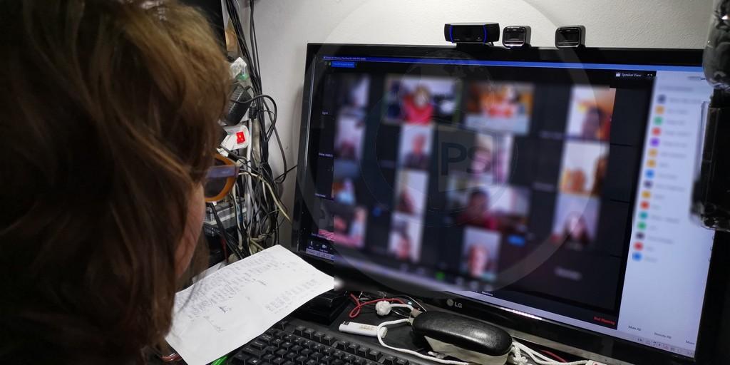 &Icirc;nceperea anului școlar 2020-2021 cu ore online, adoptată &icirc;n Senat. Proiectul poate fi aplicat din septembrie