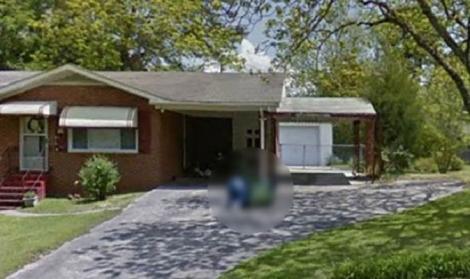Ups! Camerele Google Maps au surprins o imagine rușinoasă! Cum a fost fotografiată o femeie, în fața casei sale. Foto