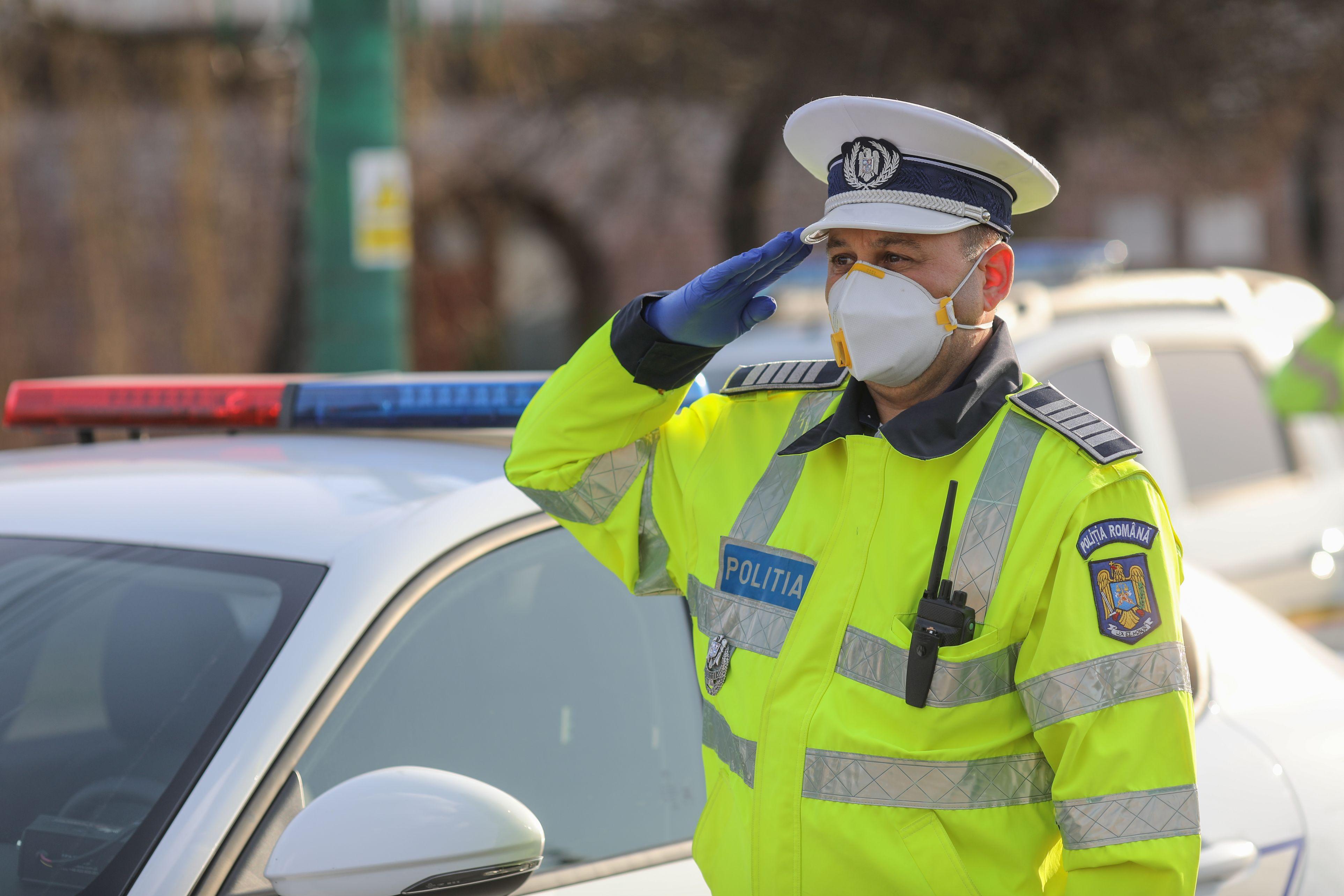 Un polițist cu Covid-19, lăsat &bdquo;&icirc;n agonie&rdquo; de DSP! Ce i s-a &icirc;nt&acirc;mplat c&acirc;nd a ajuns la spital. &bdquo;Are doi copii mici, și ei testați pozitiv. Starea lor s-a agravat&rdquo;