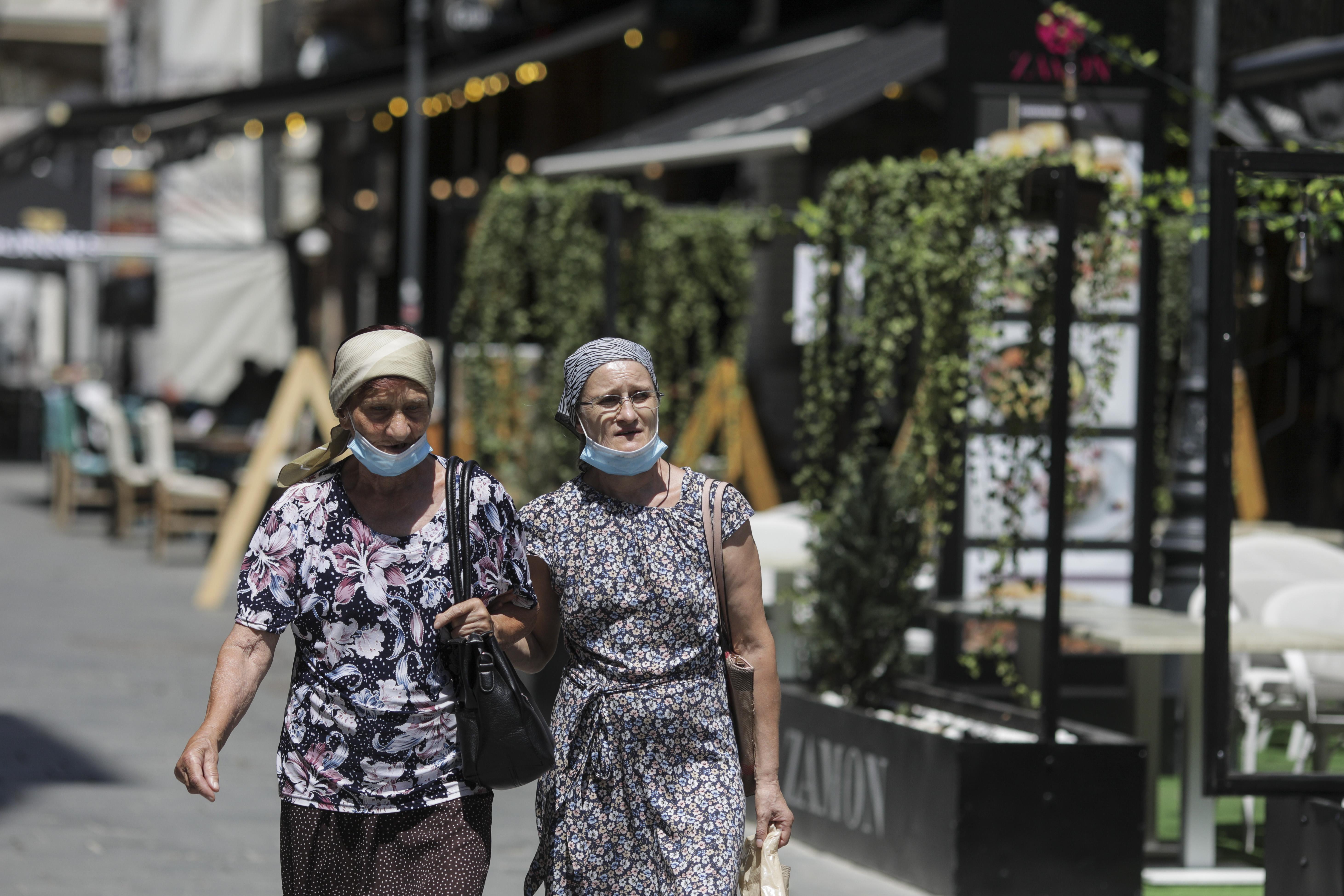 Un pacient a fost infectat cu noul coronavirus pentru a treia oară! Semnal de alertă: "Infectarea  nu ne protejează de o nouă reinfectare"