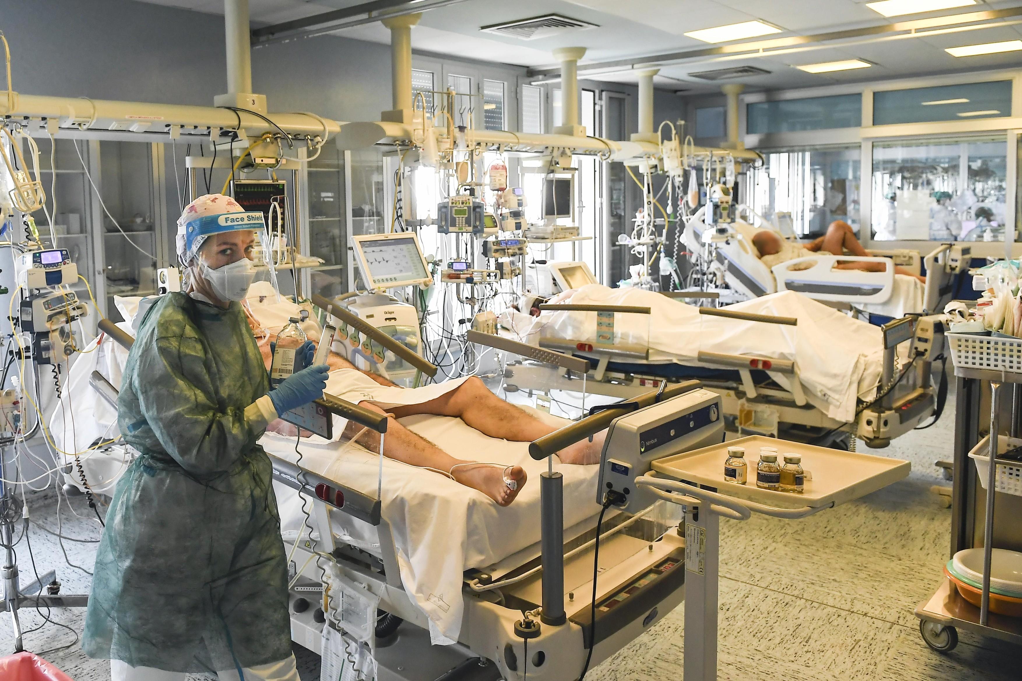 &Icirc;ncepe selecția la s&acirc;nge a pacienților care primesc o șansă la viață, pe secțiile COVID. Medicii, pregătiți pentru cel mai negru scenariu: &bdquo;S-a triplat&rdquo;