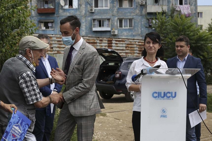 Bărbatul care a făcut scandal la conferinţa ministrului Muncii Violeta Alexandru şi a ameninţat-o a fost identificat şi amendat