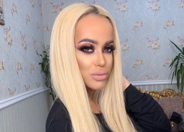 Mai HOT ca niciodată! Anda Adam, apariție incendiară la piscină. A purtat cel mai sexy costum de baie | FOTO