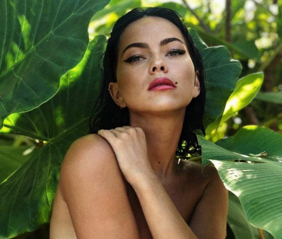 Și-a &icirc;nnebunit admiratorii! Inna, aparitie incendiară &icirc;ntr-un costum de baie alb, extrem de sexy! | Foto