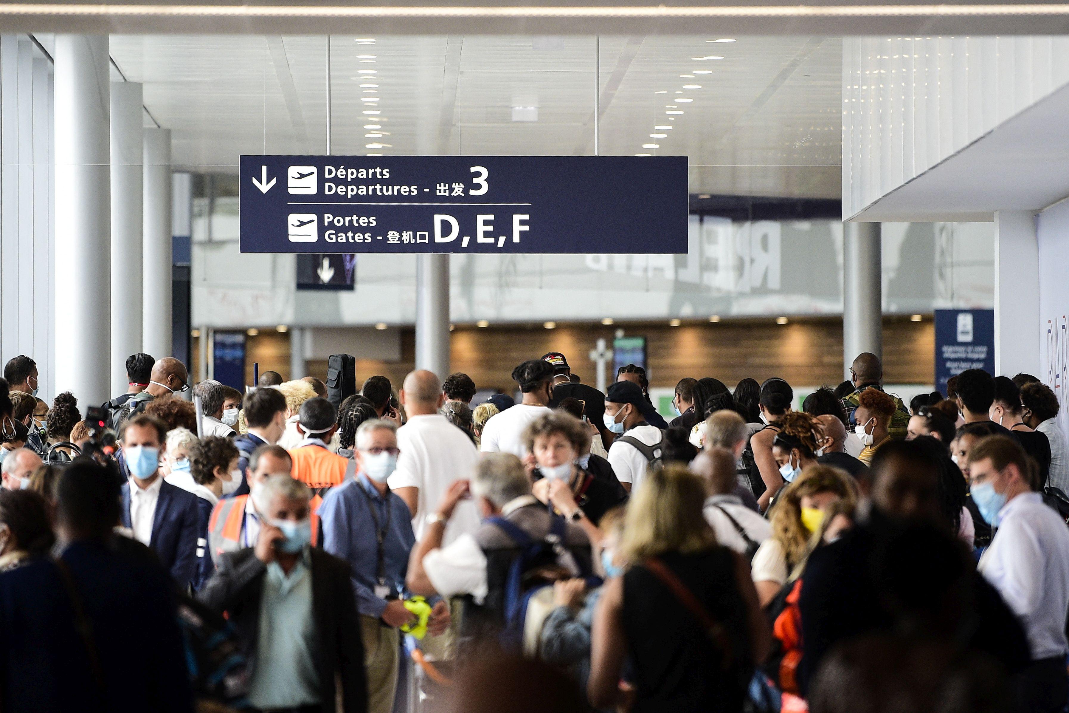 Rom&acirc;nia, "zonă roșie" pentru Europa! Rom&acirc;nii primesc restricții de călătorie din tot mai multe țări, din cauza creșterii numărului de cazuri