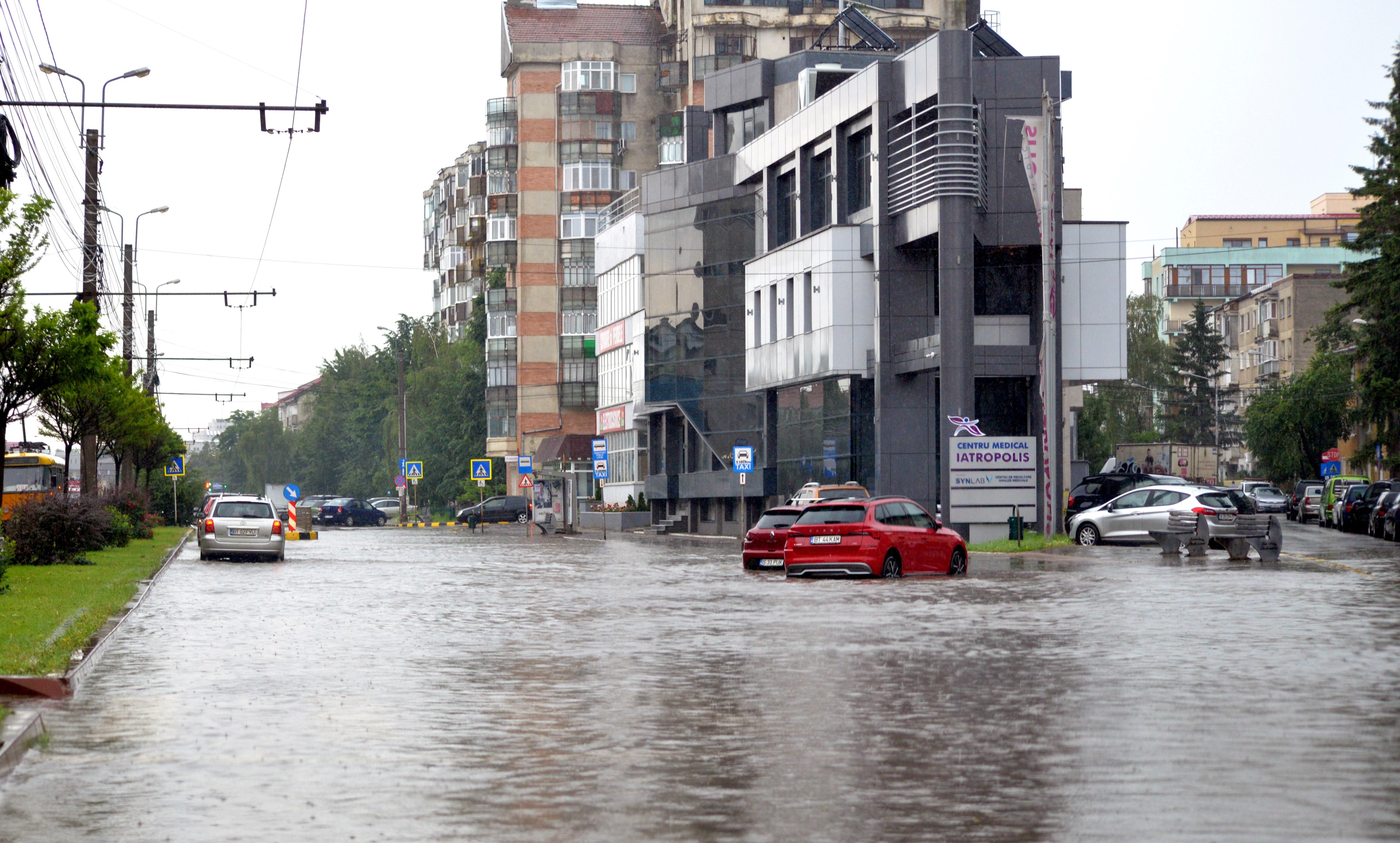 Vremea se strică radical! Meteorologii au emis un cod roșu de furtuni. Avertizare și &icirc;n alte 26 de județe din țară