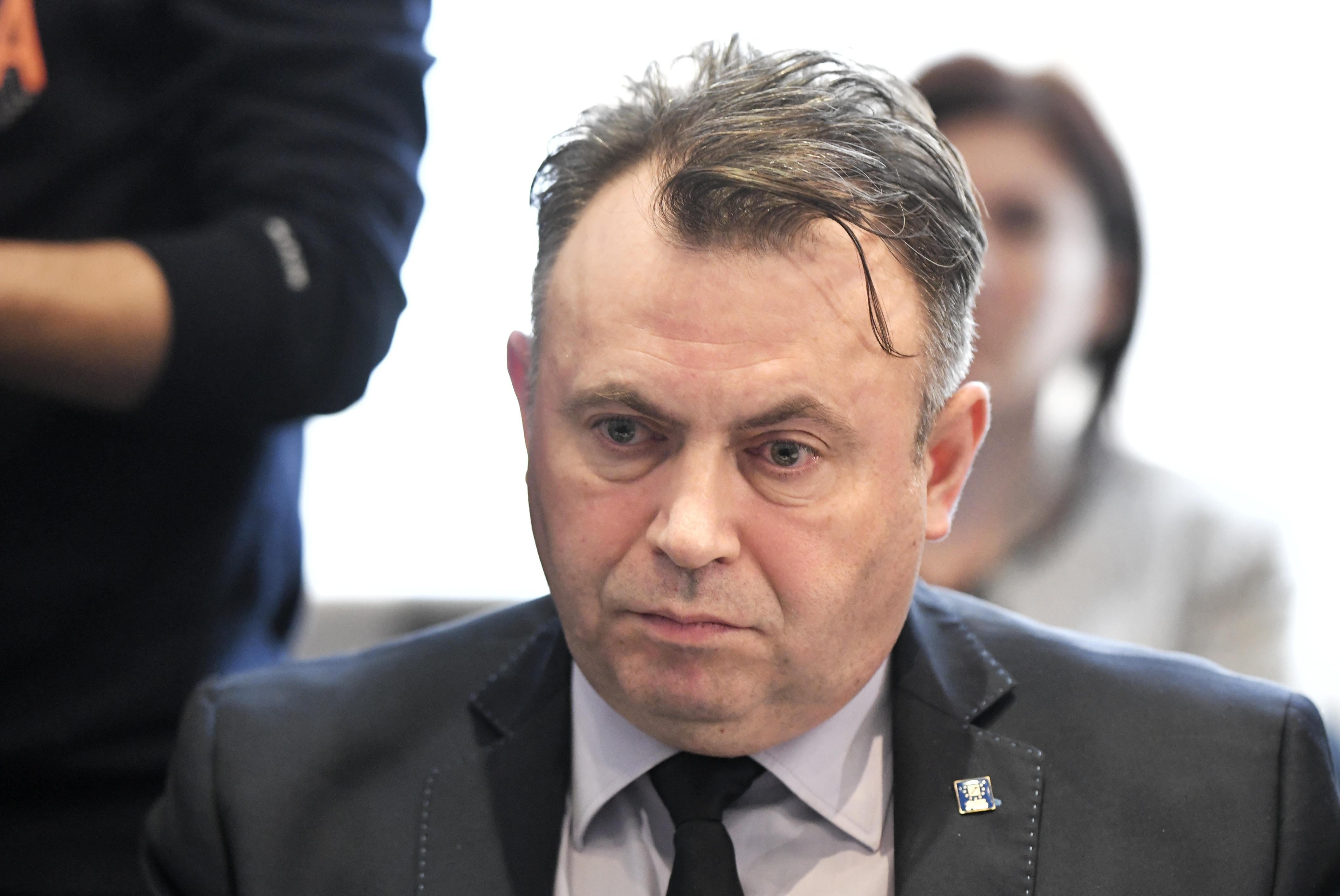 Intrăm din nou &icirc;n izolare sau nu? Ministrul Sănătății, noi declarații: &rdquo;Acum trei săptăm&acirc;ni rata de transmitere era de 0,7. Acum e de 1,4!&rdquo;