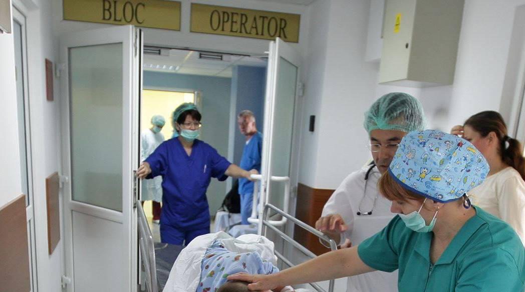 T&acirc;nără de 18 ani, dată &icirc;n judecată de Spitalul Județean din Arad după ce a susținut că medicii i-ar fi cerut să accepte diagnosticul de COVID-19: &rdquo;Asta e defăimare!&rdquo;