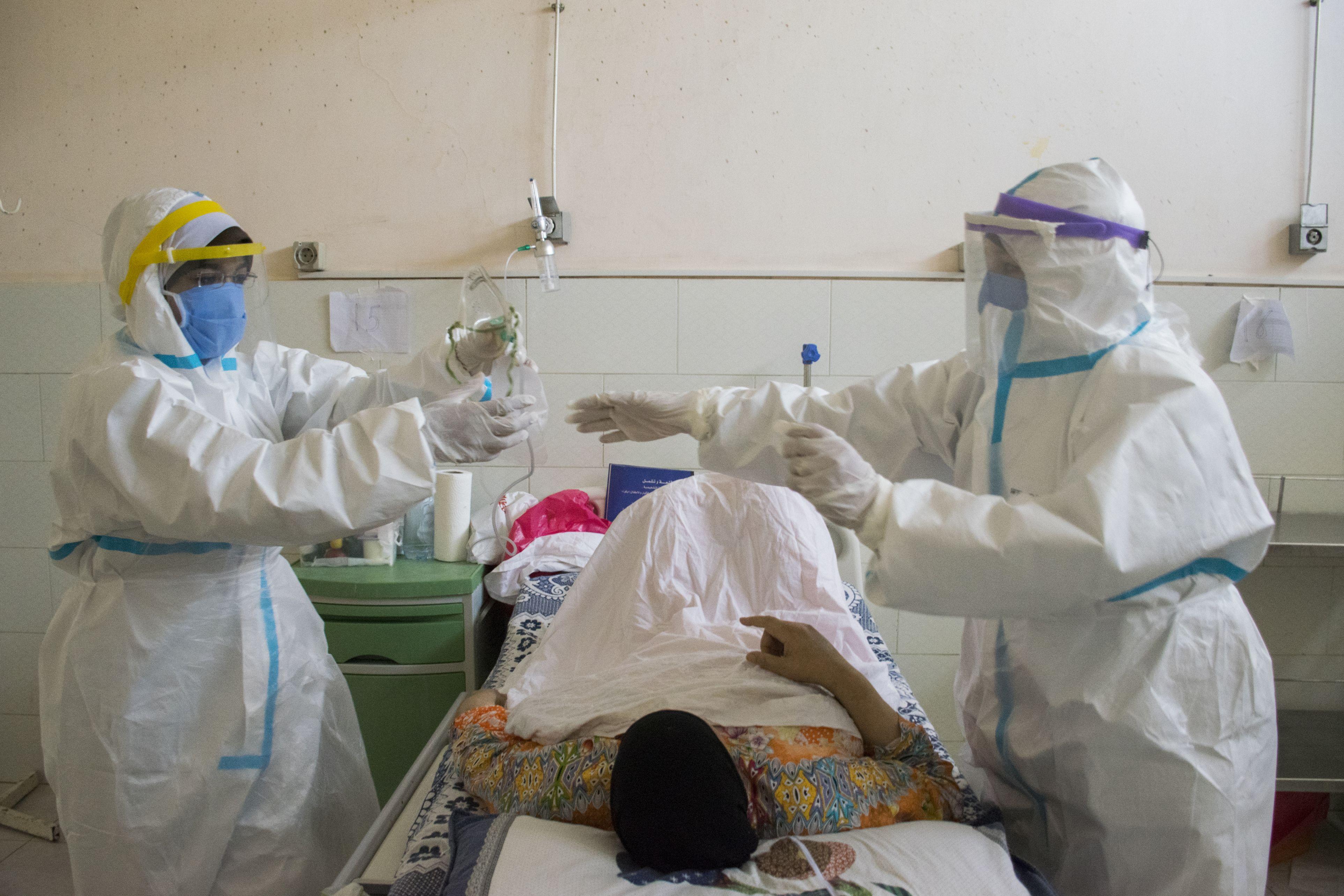 Caz uluitor &icirc;ntr-un spital rom&acirc;nesc! Un cadru  medical a leșinat l&acirc;ngă paturile pacienţilor pe care &icirc;i trata de Covid. Ce s-a &icirc;nt&acirc;mplat cu bărbatul