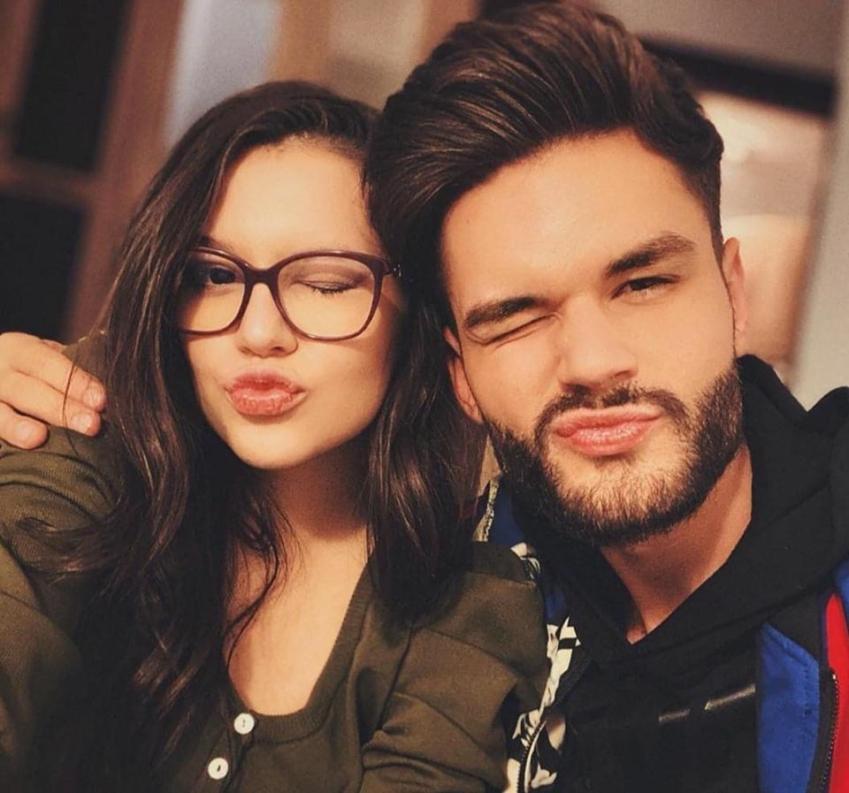 FOTO | Edward Sanda și Cleopatra Stratan, &icirc;mbrățișare pasională! " &Icirc;n sf&acirc;rsit, inimile noastre s-au &icirc;nt&acirc;lnit"