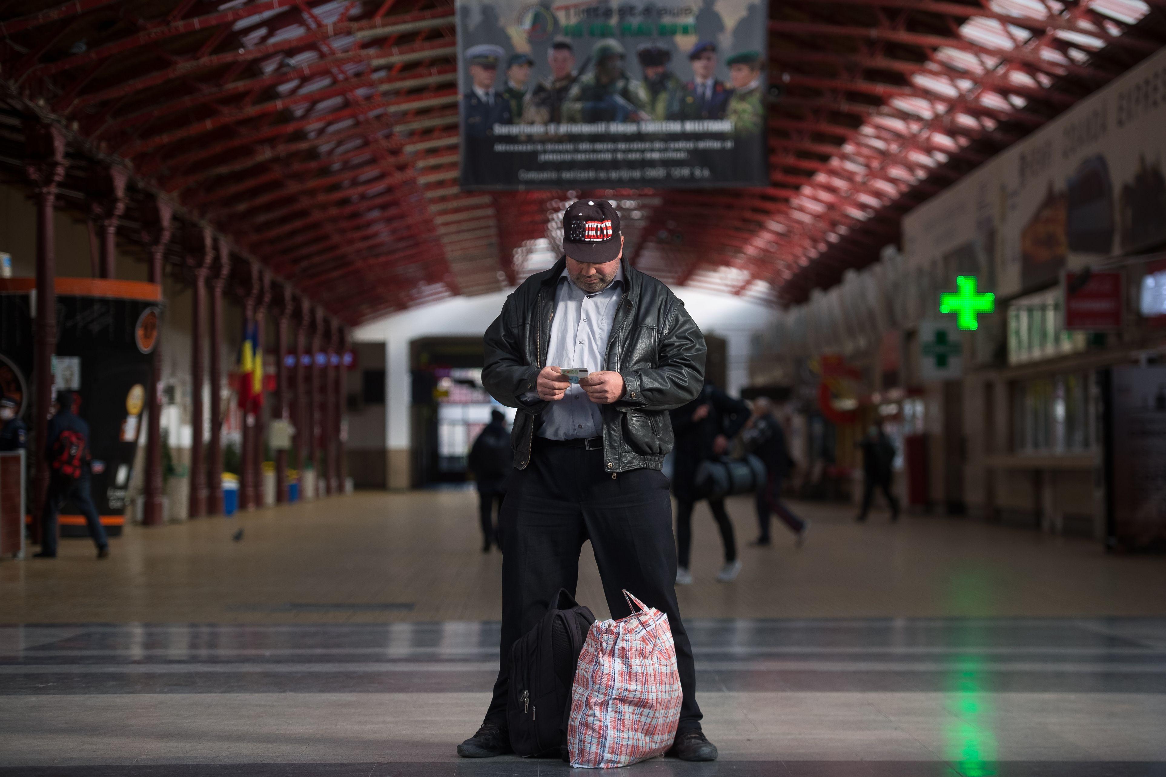 Se reimpun sau nu carantina și izolarea? Rom&acirc;nii urmează să afle următoarele măsuri pentru combaterea pandemiei de coronavirus