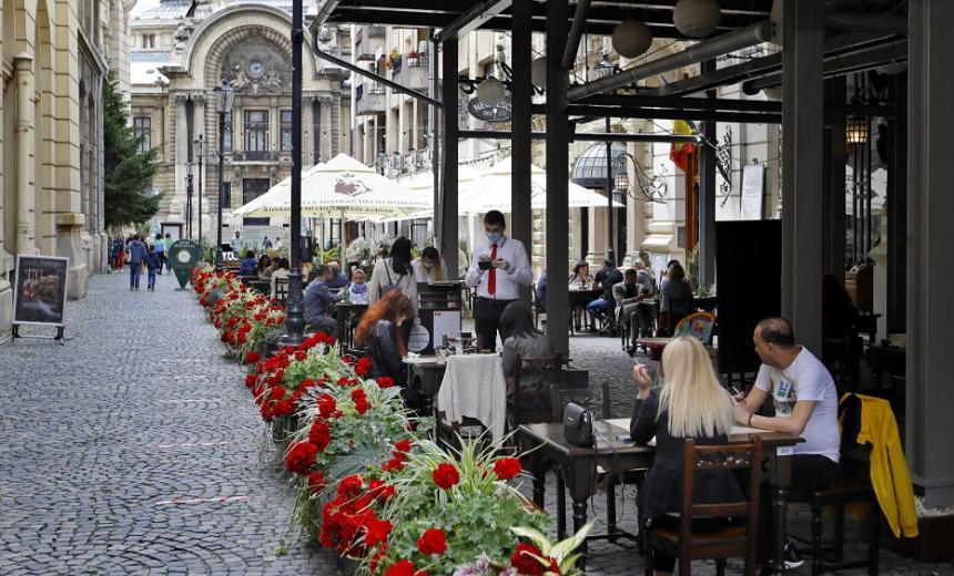 Le Monde: &Icirc;n Rom&acirc;nia, să te protejezi de covid-19 este &rdquo;anticonstituţional&rdquo;