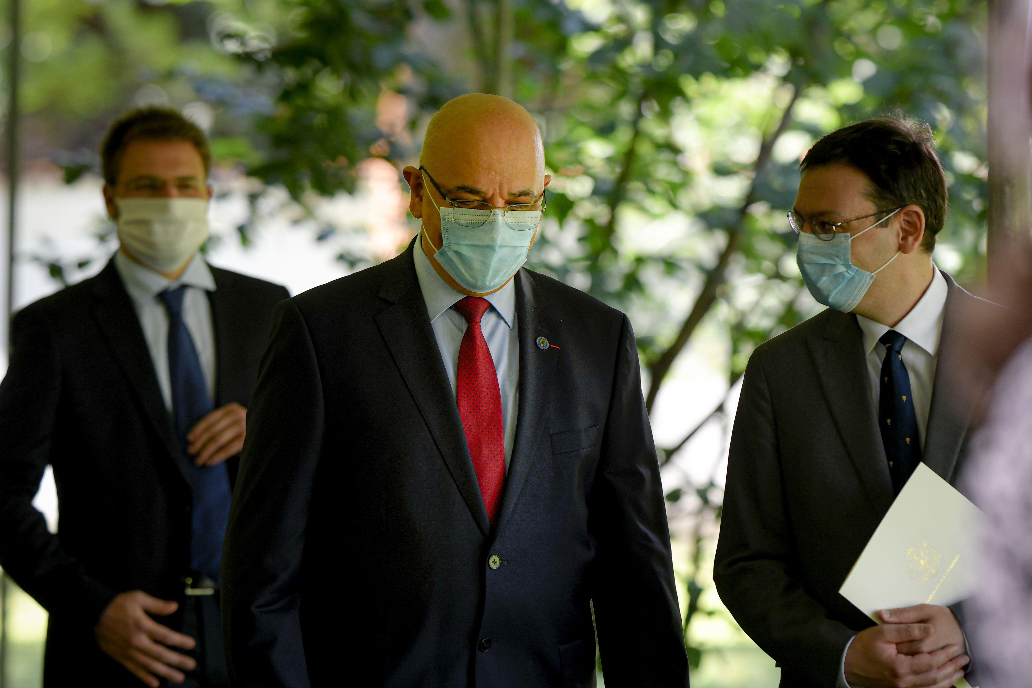 Anunț! Frizeriile, saloanele, cabinetele stomatologice și autobuzele se află pe listele roșii și portocalii ale OMS. "Nu ai cum să vii să relaxezi &icirc;n plus"