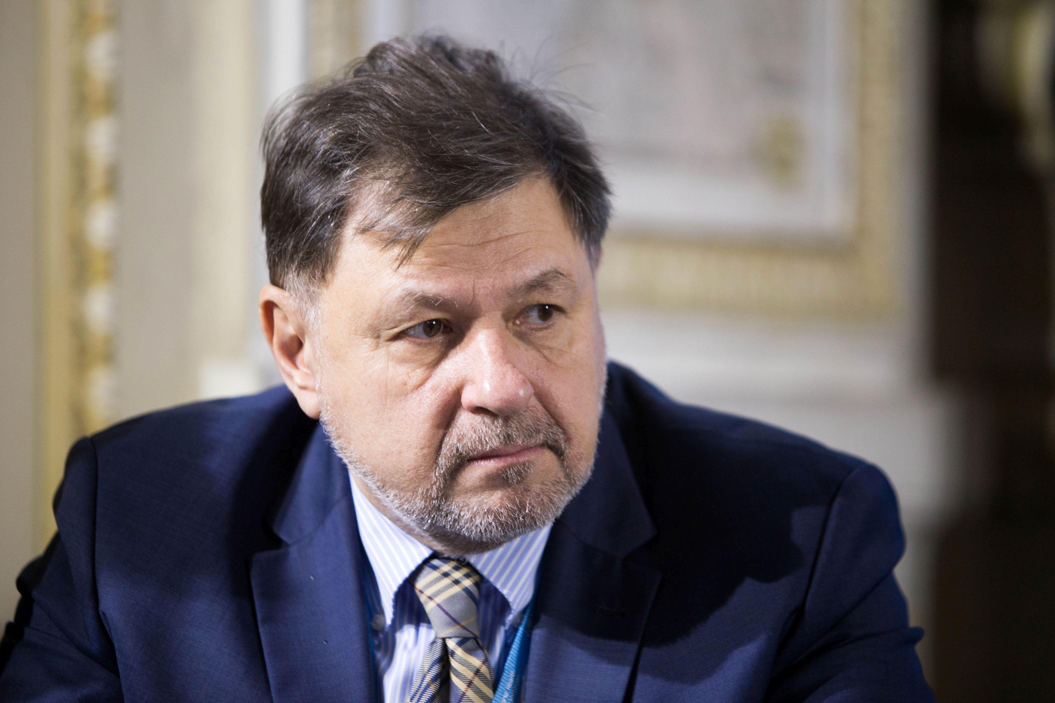 &bdquo;Numărul de cazuri va mai crește&rdquo; Alexandru Rafila anunță măsurile ce trebuie luate pentru a opri explozia de infectări: &bdquo;&Icirc;n două săptăm&acirc;ni, am putea vedea schimbări&rdquo;