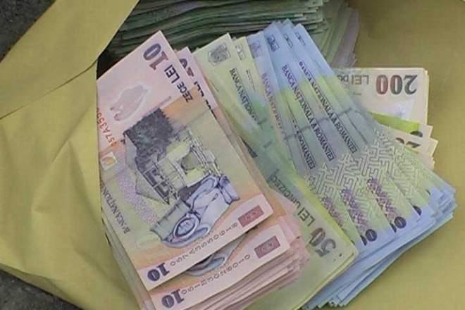 Ordonanța privind majorarea alocaţiilor a fost publicată &icirc;n Monitorul Oficial. C&acirc;nd vor primi copiii mai mulți bani