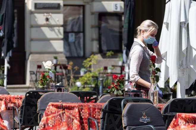 Au fost stabilite zonele &icirc;n care este limitat programul teraselor și barurilor. Măsura intră &icirc;n vigoare de duminică