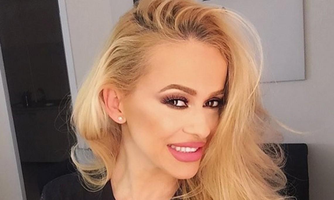 Anda Adam a fost criticată dur pe Internet, pentru aspectul brațelor sale. Ce reacție a avut artista?