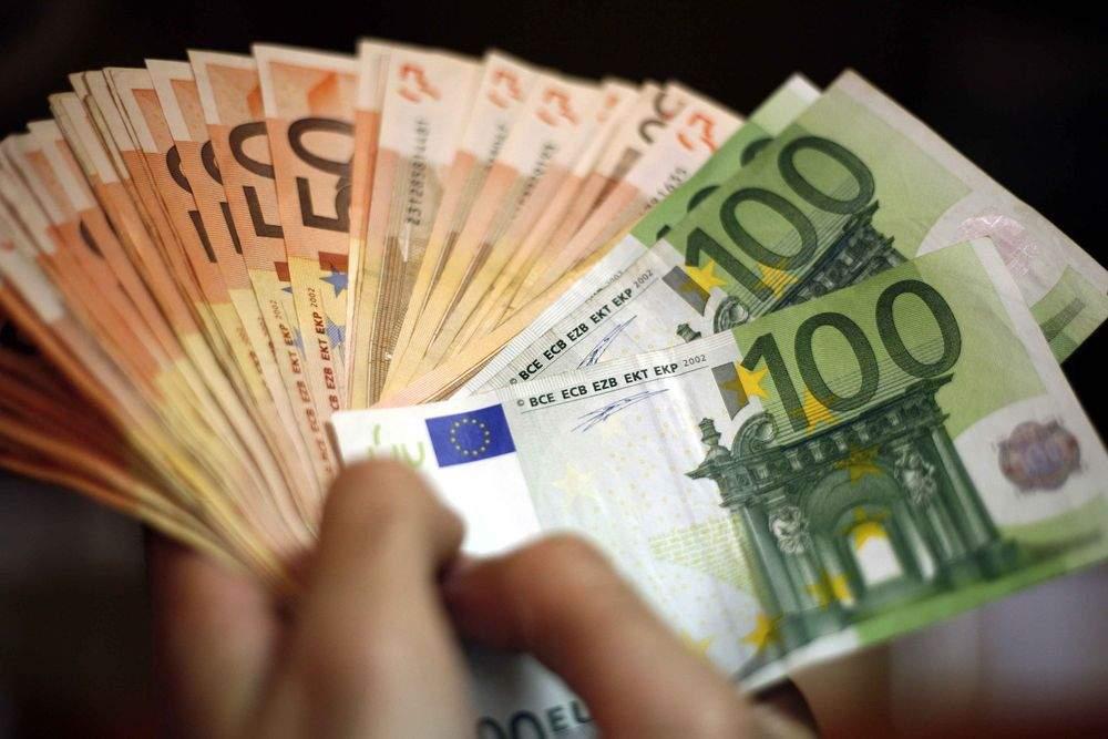 Tichete de 1.000 de euro, pentru o categorie de rom&acirc;ni! Cine ar putea primi suma uriașă de bani